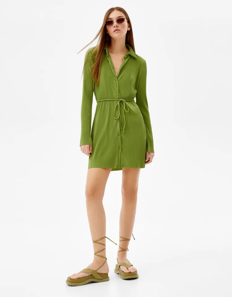 Plissiertes Minikleid mit langen Ärmeln und Gürtel